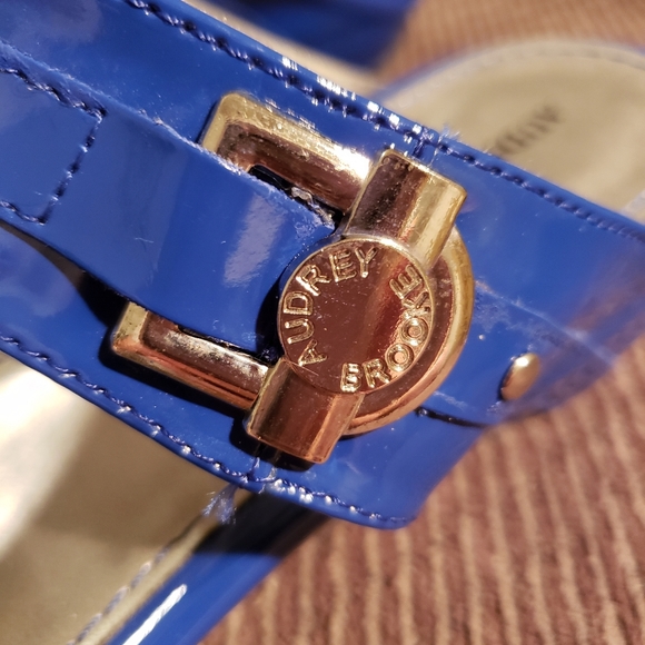 Ladies Sandals - Picture 4 of 13